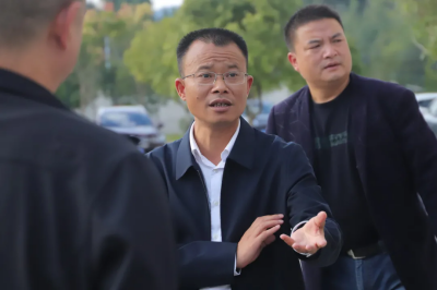 新晃縣委常委、縣委政法委書記楊海濱到我校視察、指導(dǎo)學(xué)校工作
